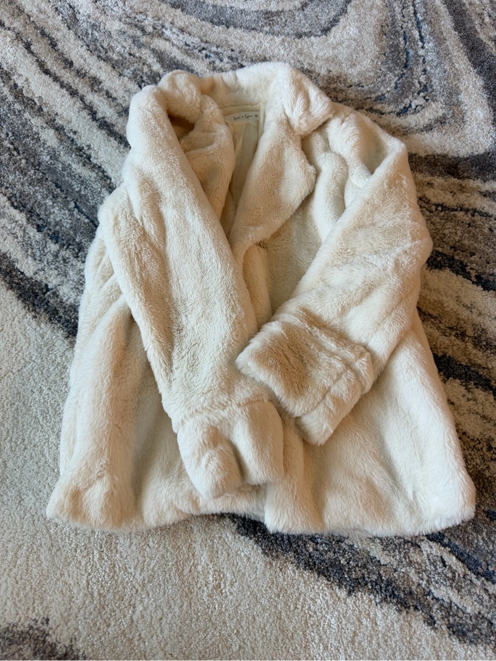 Women's Cream Faux Fur Coat - Elegant Plush Jacket - Picture 2 of 3